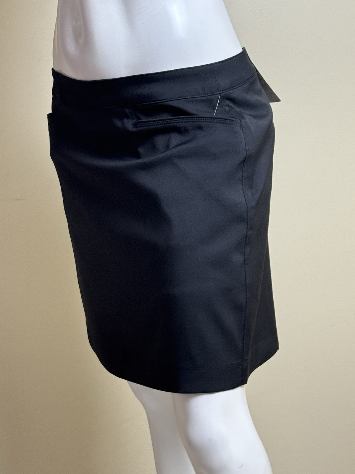 $68 PGA Tour Women’s Golf Skort Gray Pockets Sz 8. (B.044)
