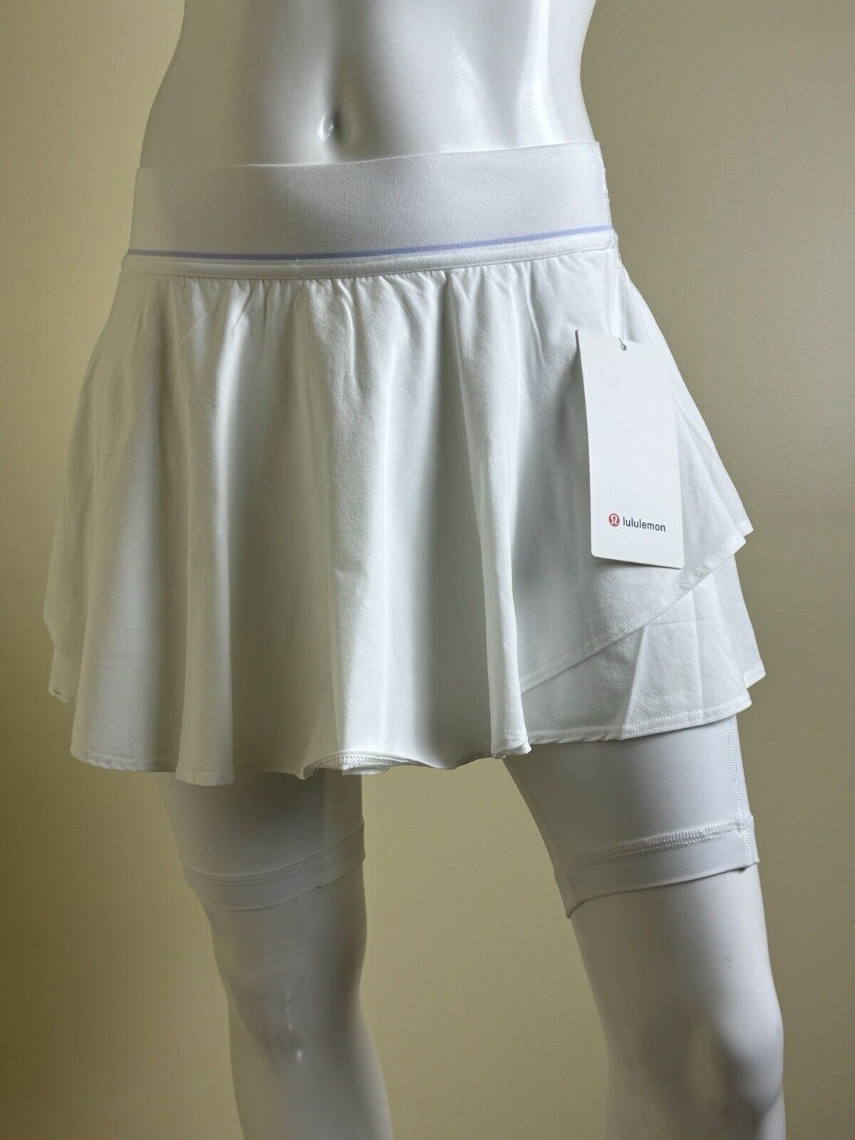 Lululemon Women’s Skort Skirt White Tennis Pickleball Size 4. (B.80)