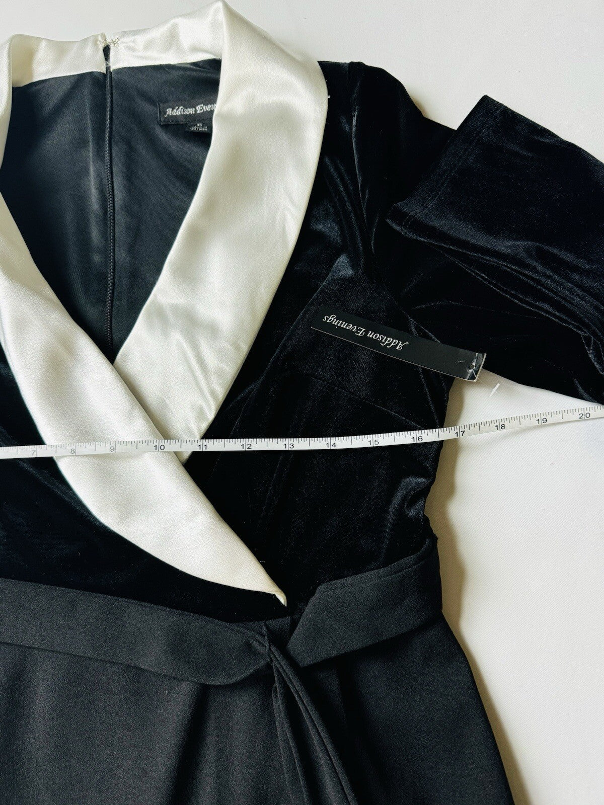 Addison Evenings Women’s Velvet Black Dress Sz 6. (B.92)