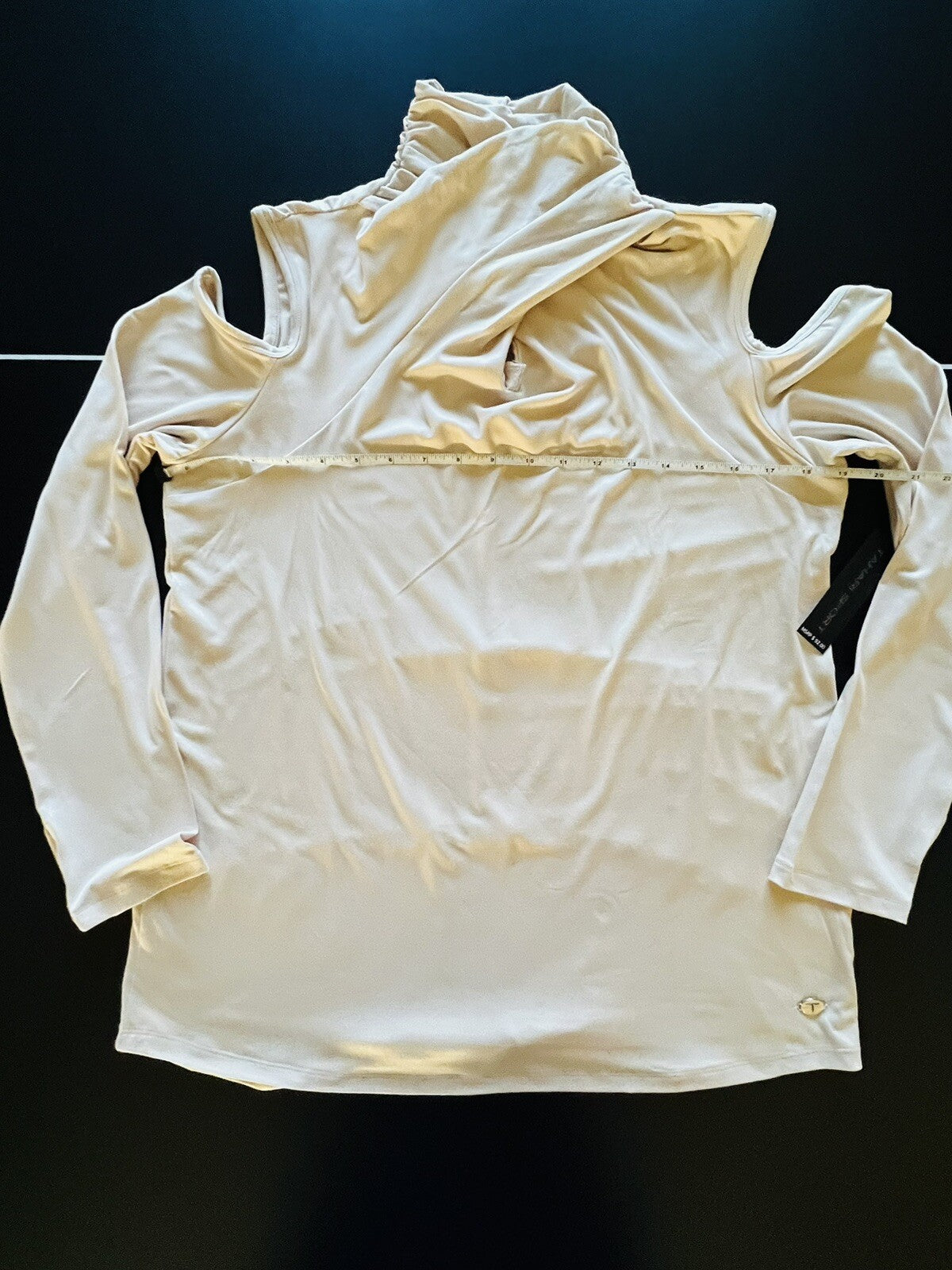 Tahari Sport Women’s top long sleeves open Shoulder Cream Sz L