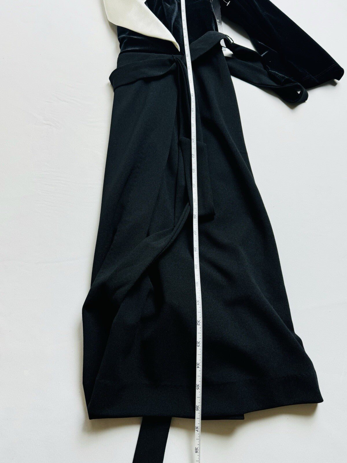 Addison Evenings Women’s Velvet Black Dress Sz 6. (B.92)
