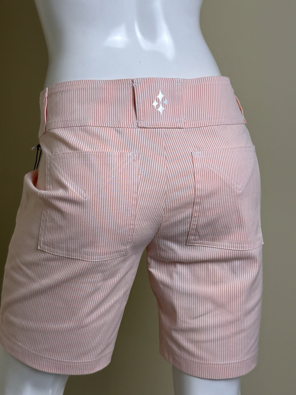 Jofit Women’s Tennis Golf Bermuda Shorts Sz 4. (B.153)