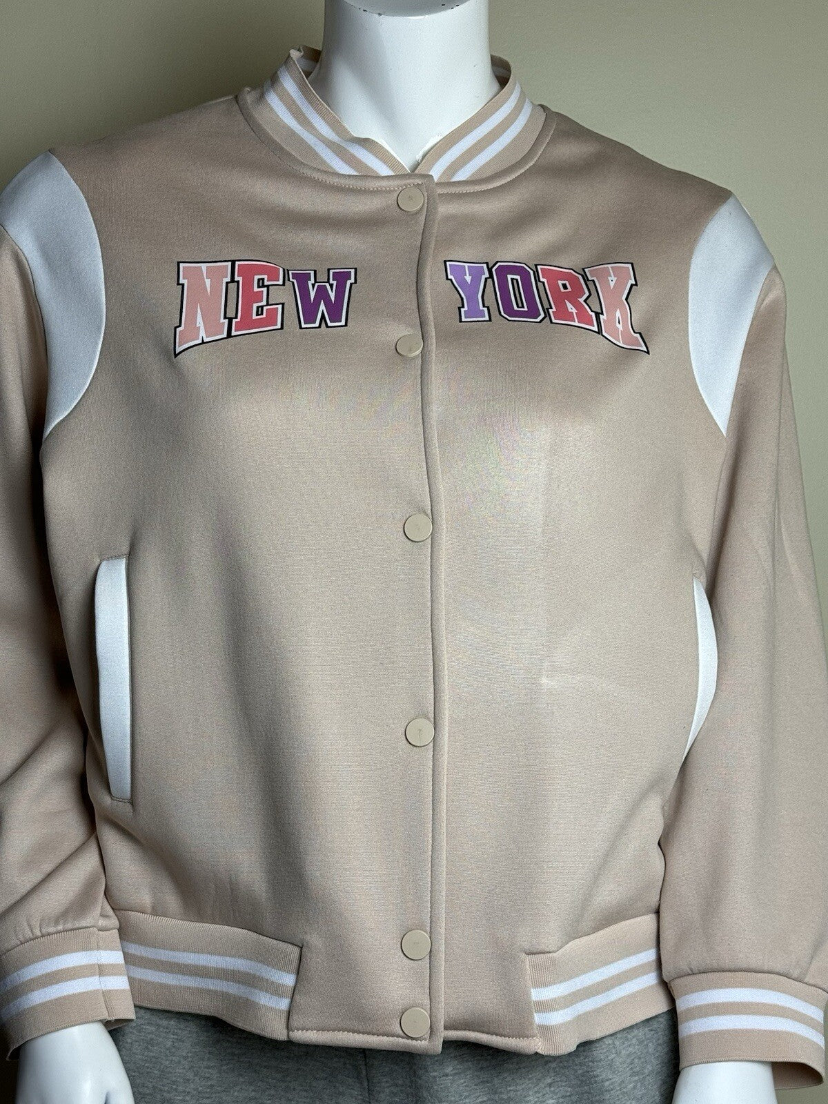 Common Stitch Women’s New York Bear Logo Jacket Sz XL (B.90)