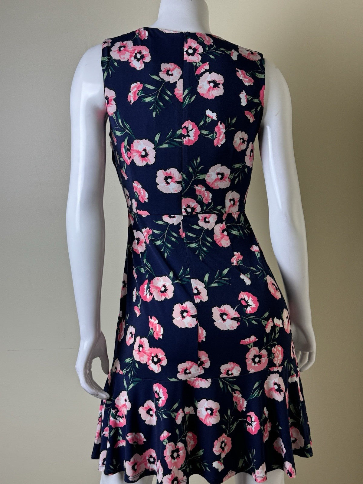 $79 JH Women’s Floral Dress Sz 6. (B.163)
