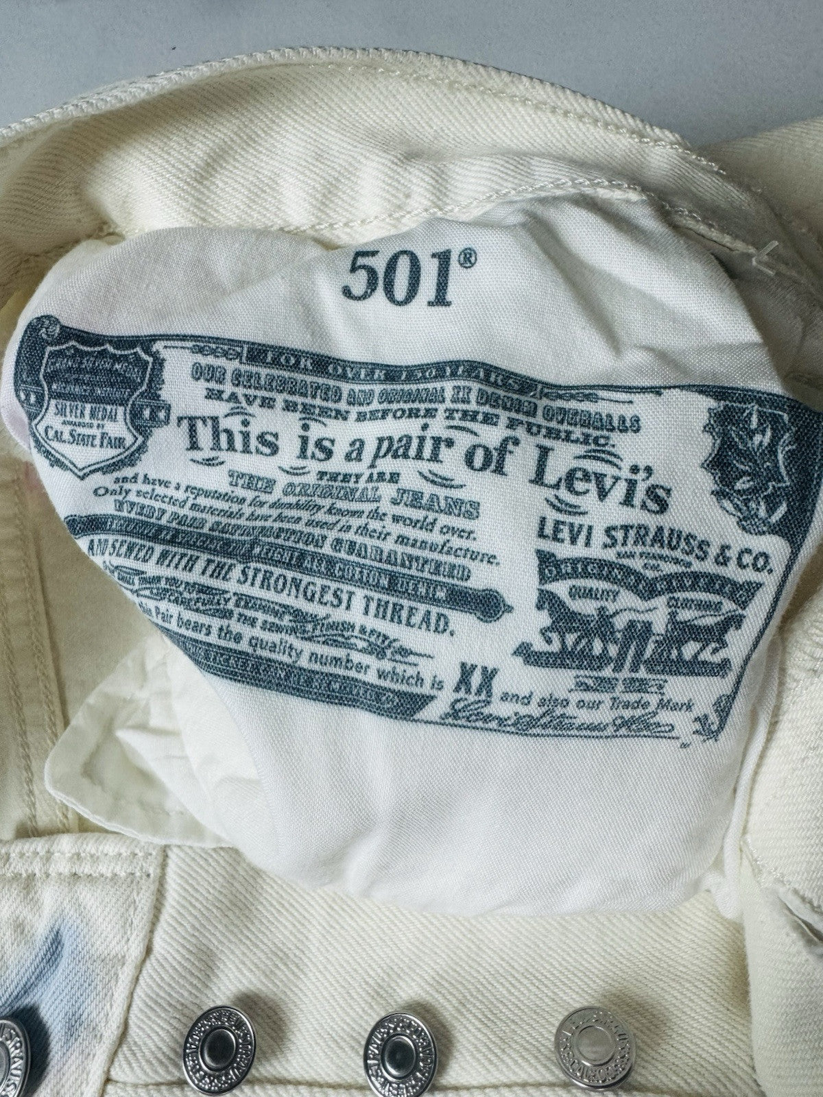 $69 Levis 501 Jeans Women’s Sz 27x32 Ivory Tye Die Jeans. (B.138)
