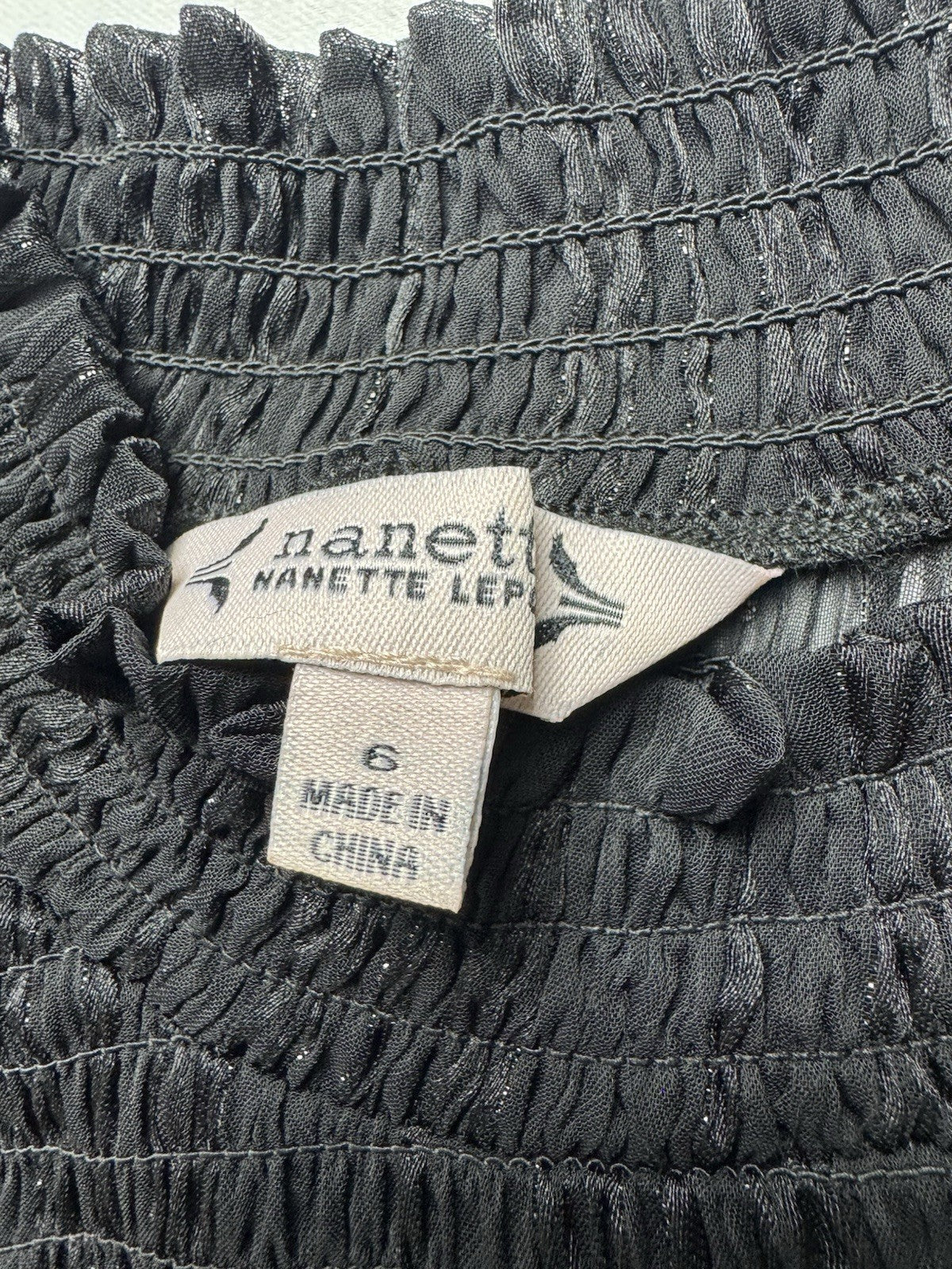 $168 NANETTE LEPORE Pleaded Black Dress Sz 6. (B.149)