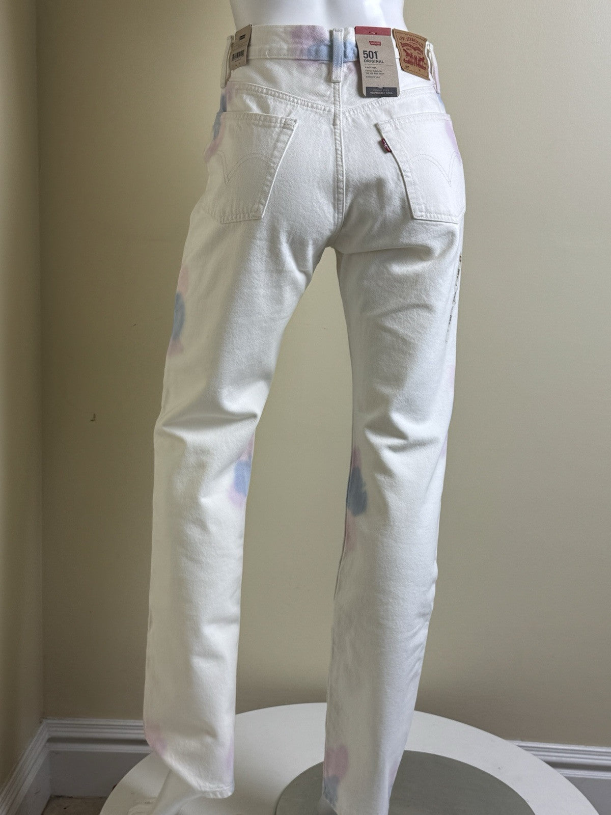 $69 Levis 501 Jeans Women’s Sz 27x32 Ivory Tye Die Jeans. (B.138)