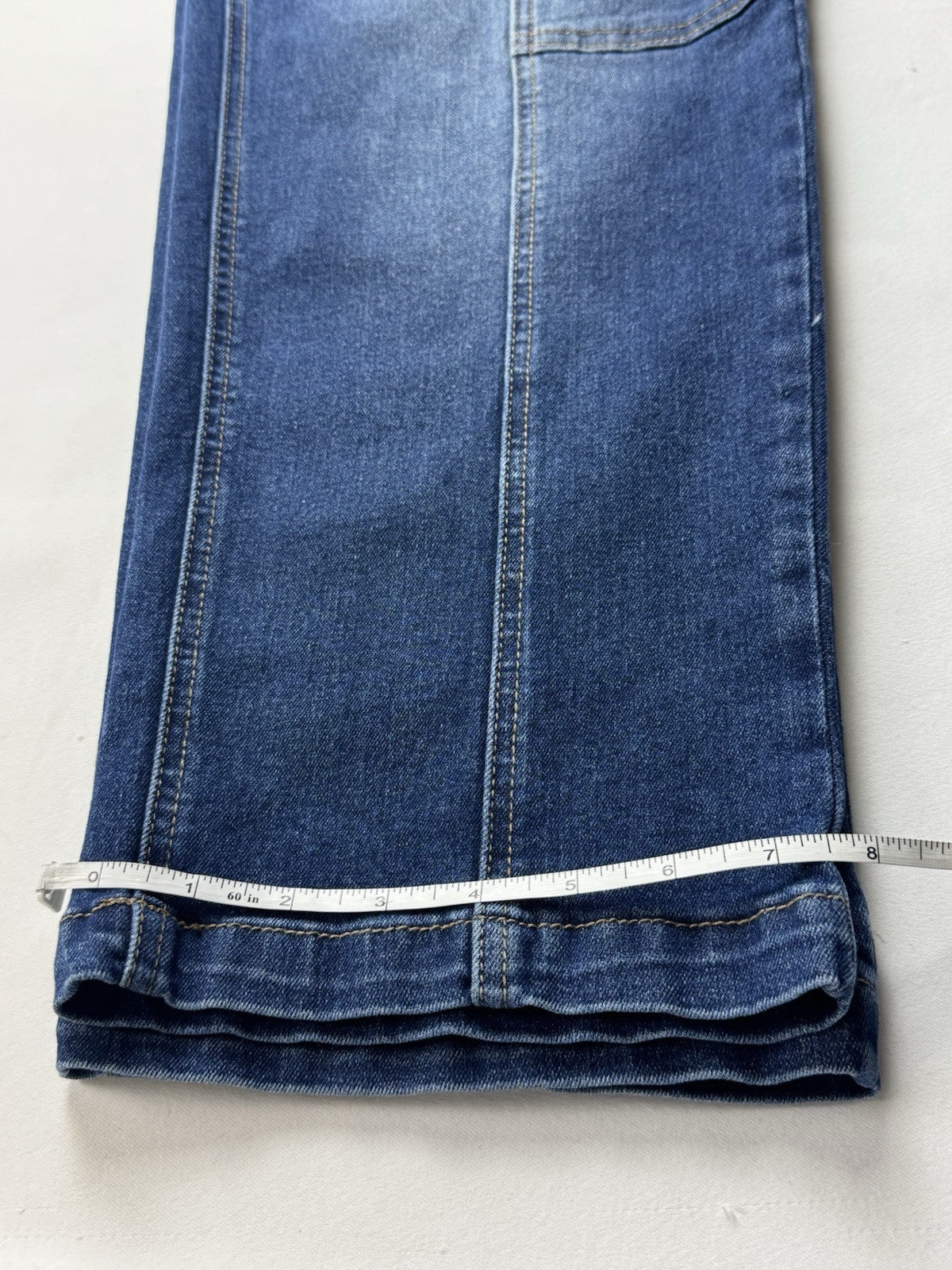 $99 Nicole Miller SOHO High Rise Cargo Jeans Sz 8. (B.138)