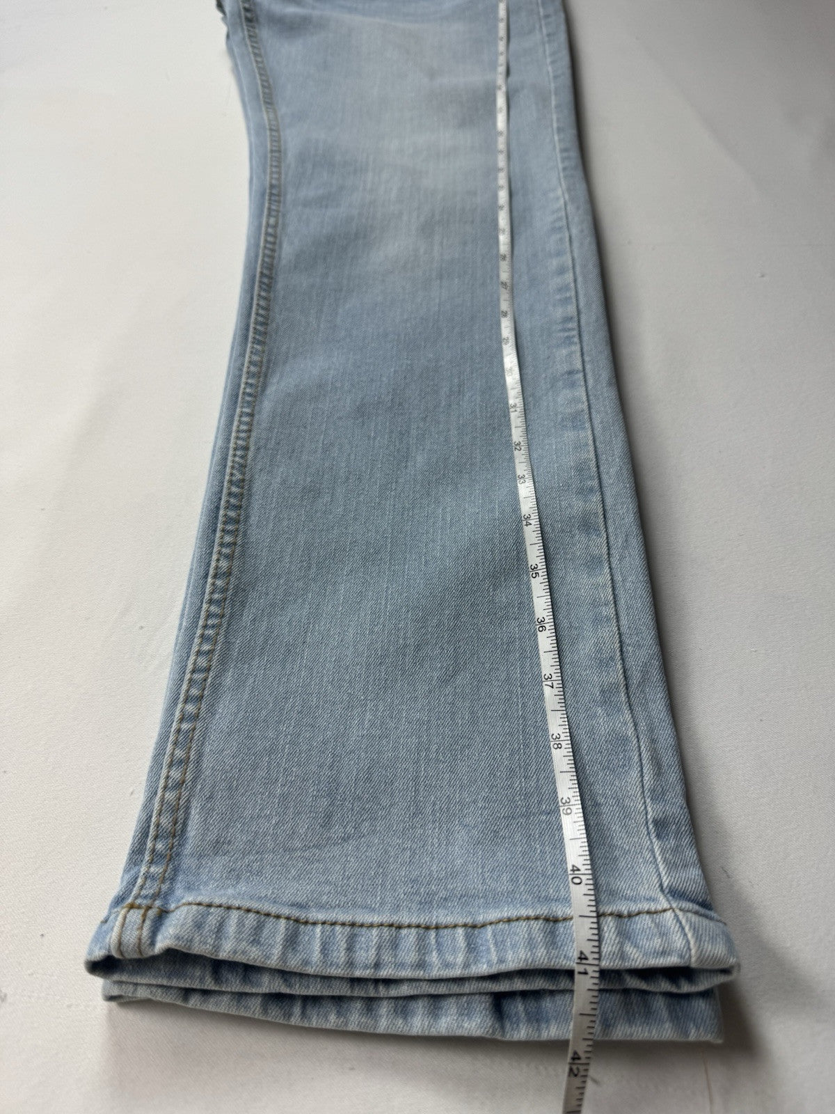 $99 William Rast Women’s Blue Jeans Sz 34/32. (B.94)
