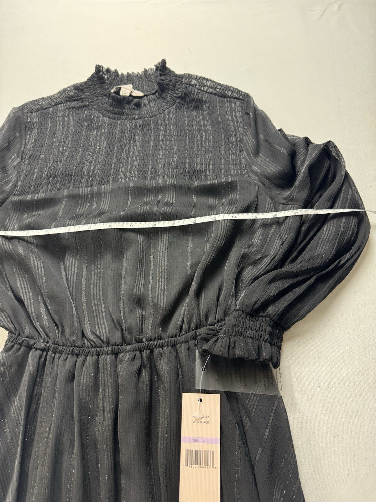 $168 NANETTE LEPORE Pleaded Black Dress Sz 6. (B.149)