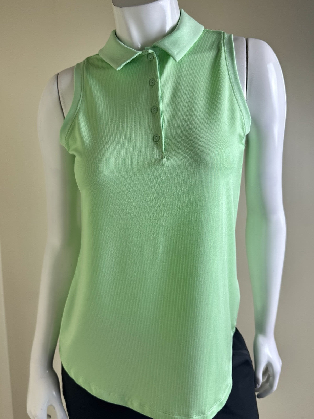 Under Armour Women's Golf Tennis Shirt Sz M. (B.33)
