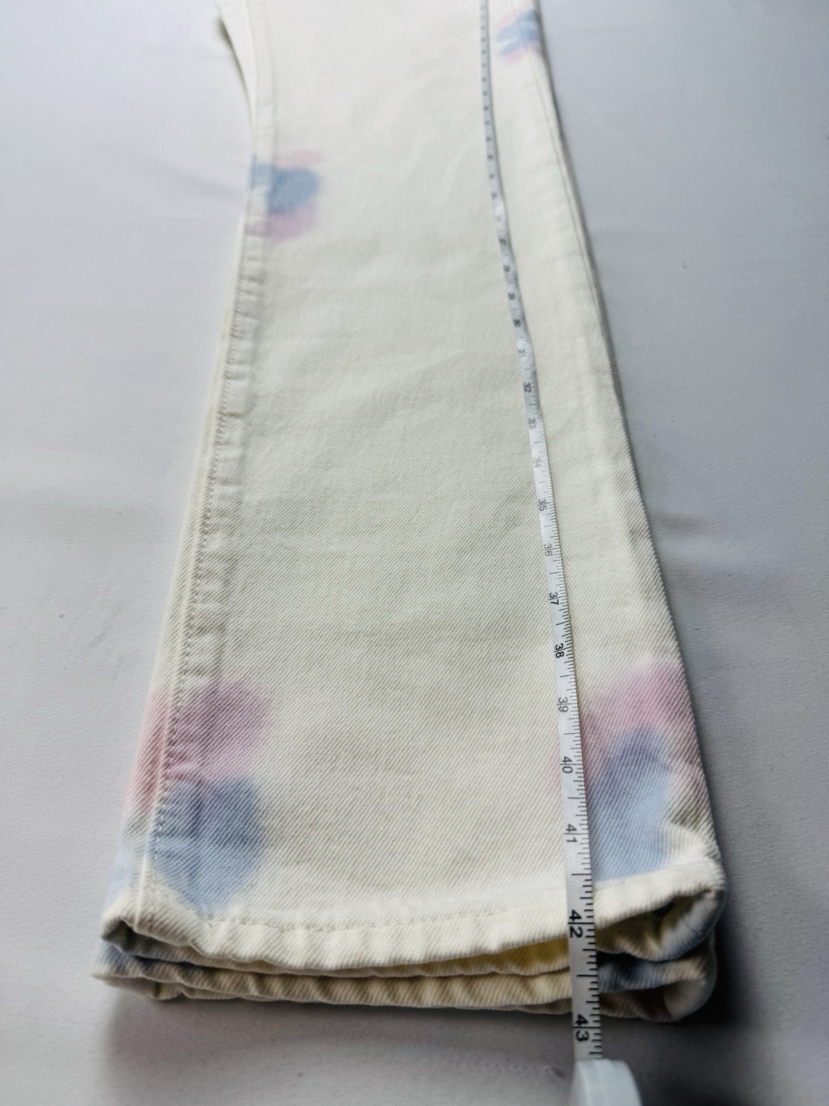 $69 Levis 501 Jeans Women’s Sz 27x32 Ivory Tye Die Jeans. (B.138)