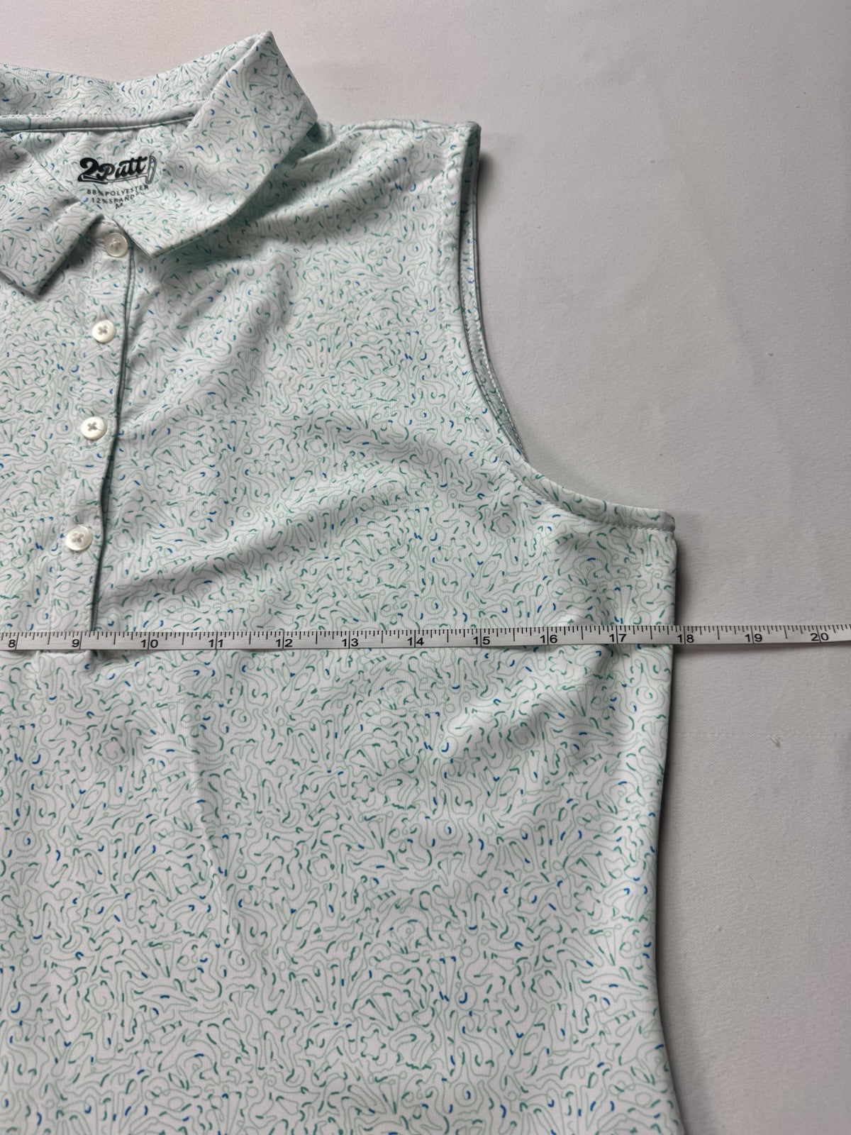 2 PUTT Women’s Golf Shirt Sz M. (B.43)