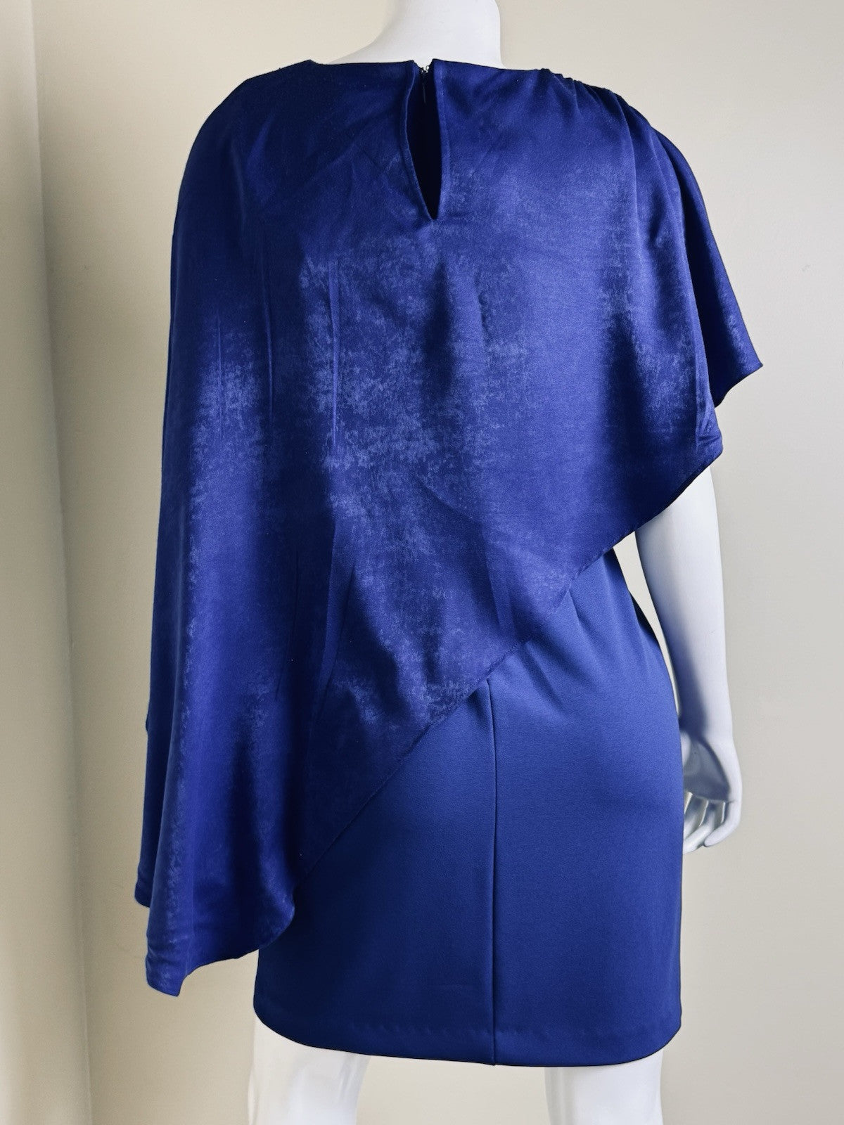 $129 DKNY Women’s Cape Dress Size 4. (B.147)