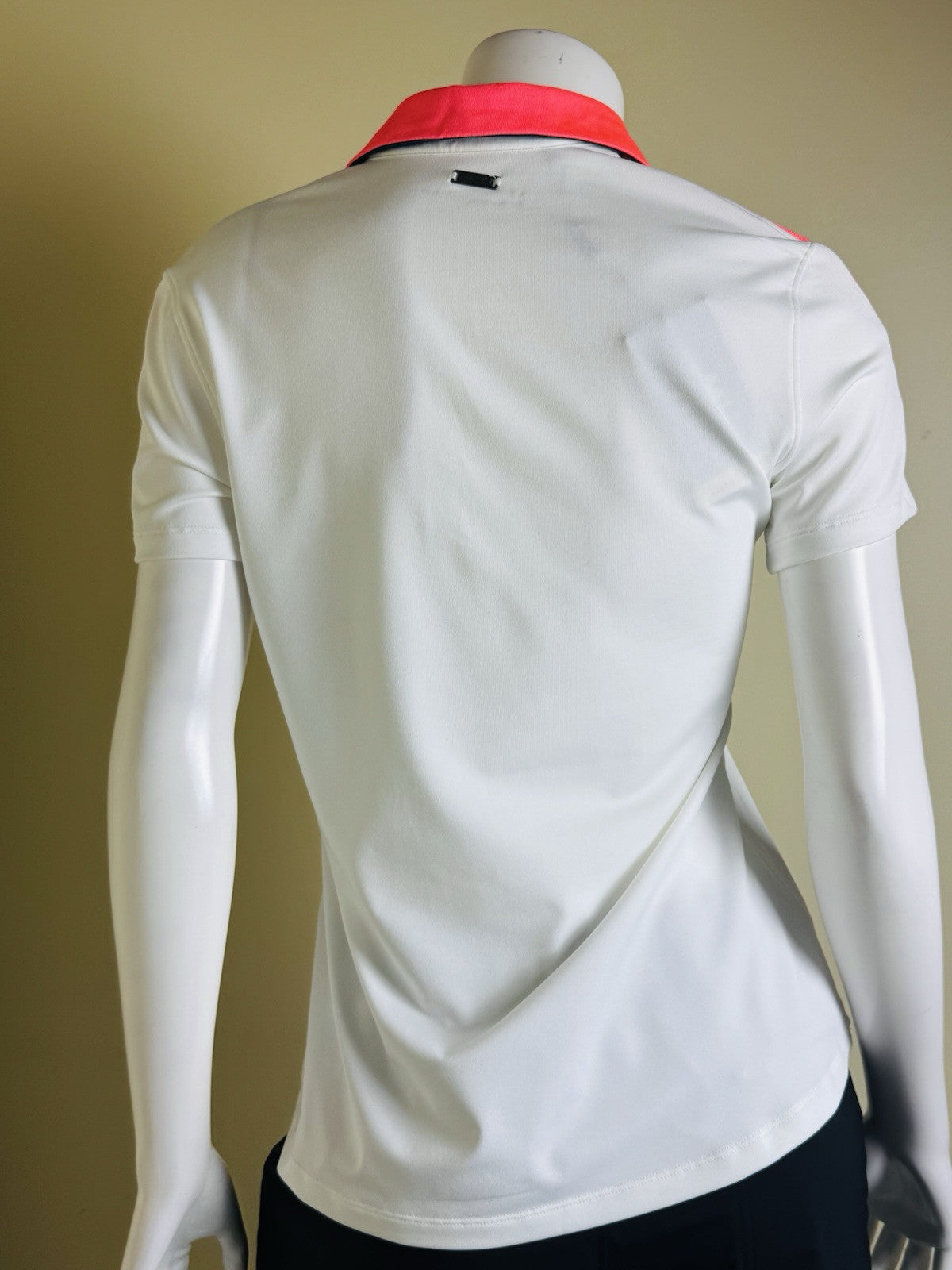 Under Armour Women's Golf Tennis Shirt Sz M. (B.33)