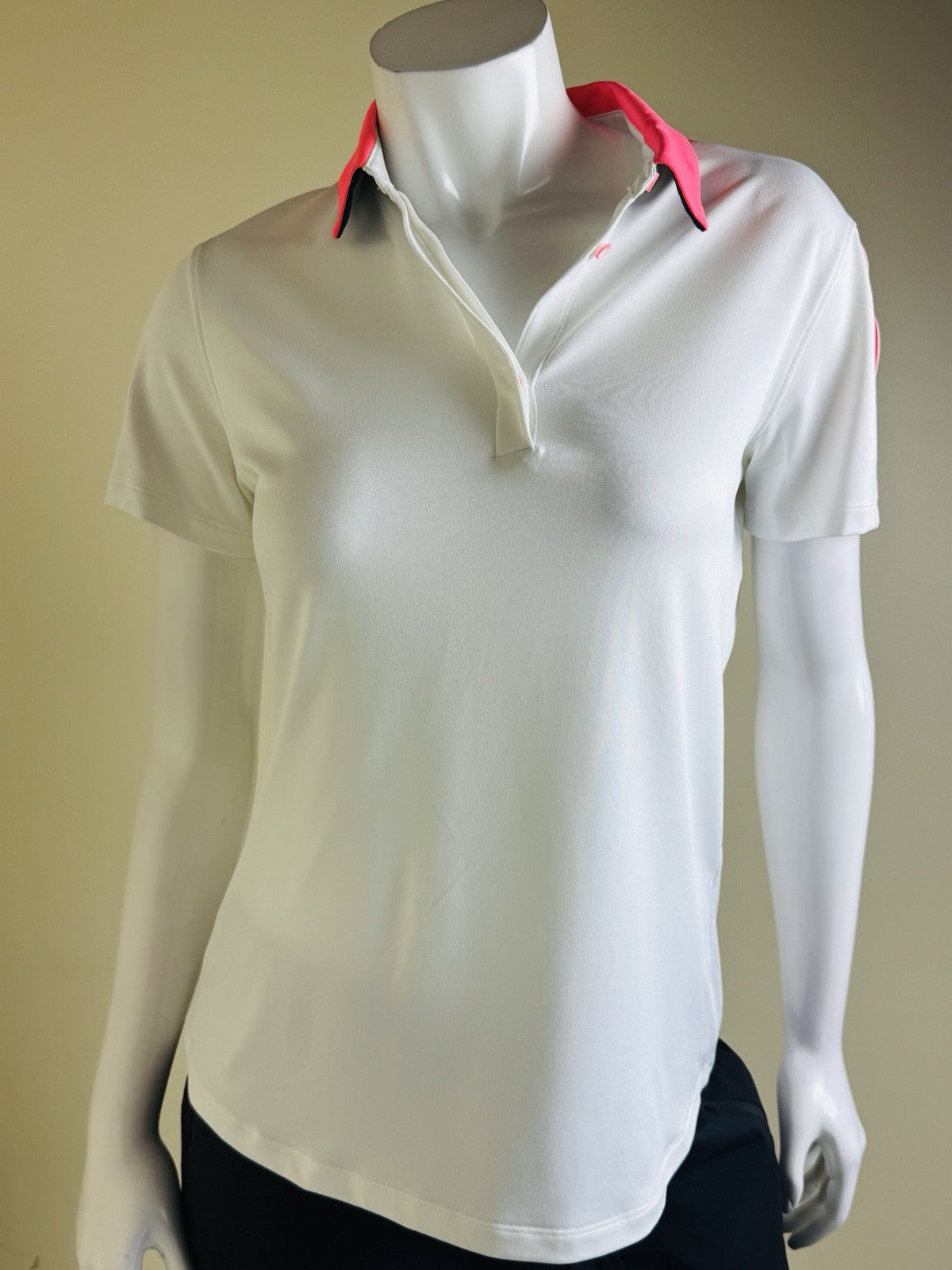 Under Armour Women's Golf Tennis Shirt Sz M. (B.33)