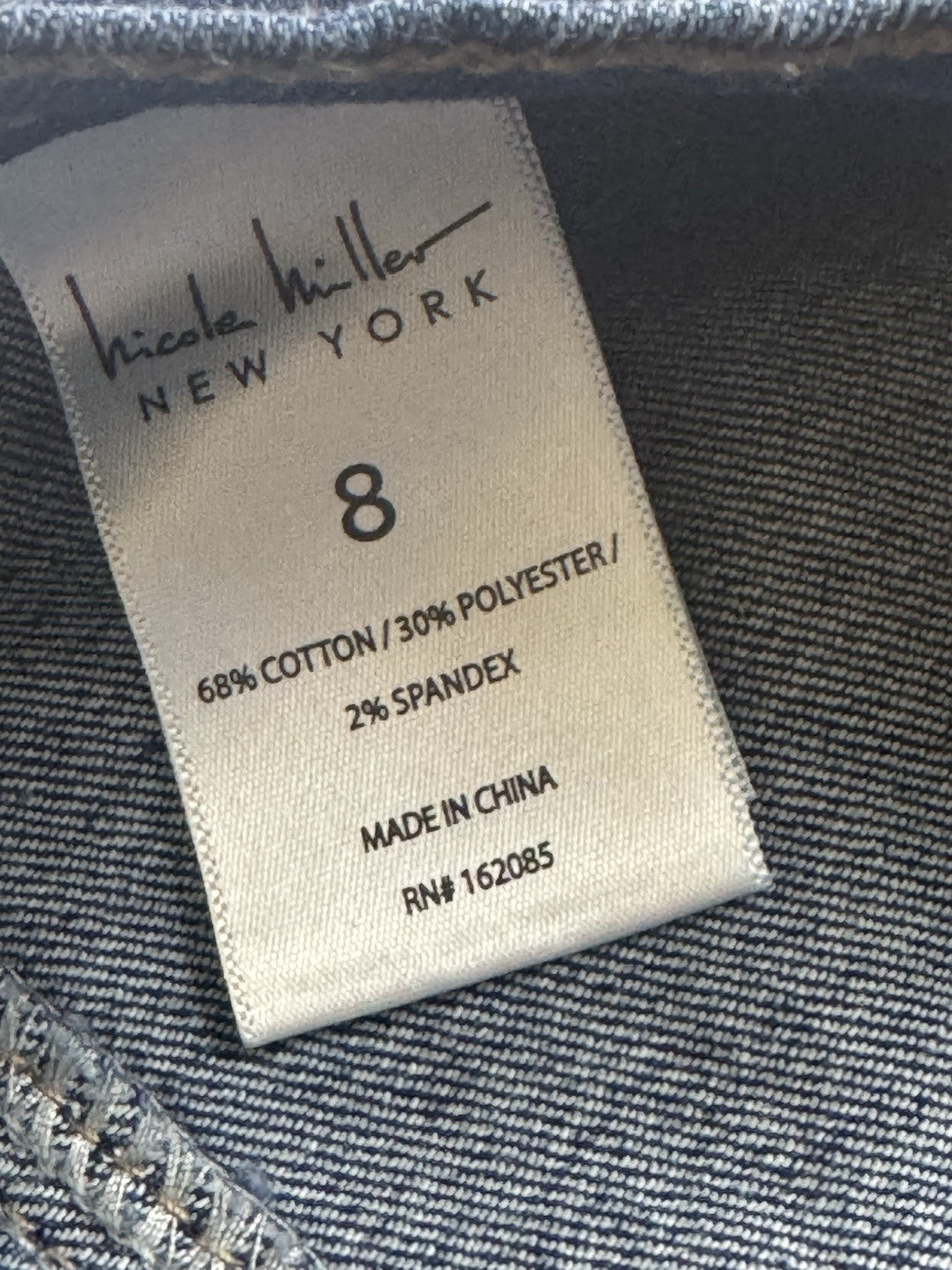 $99 Nicole Miller SOHO High Rise Cargo Jeans Sz 8. (B.138)