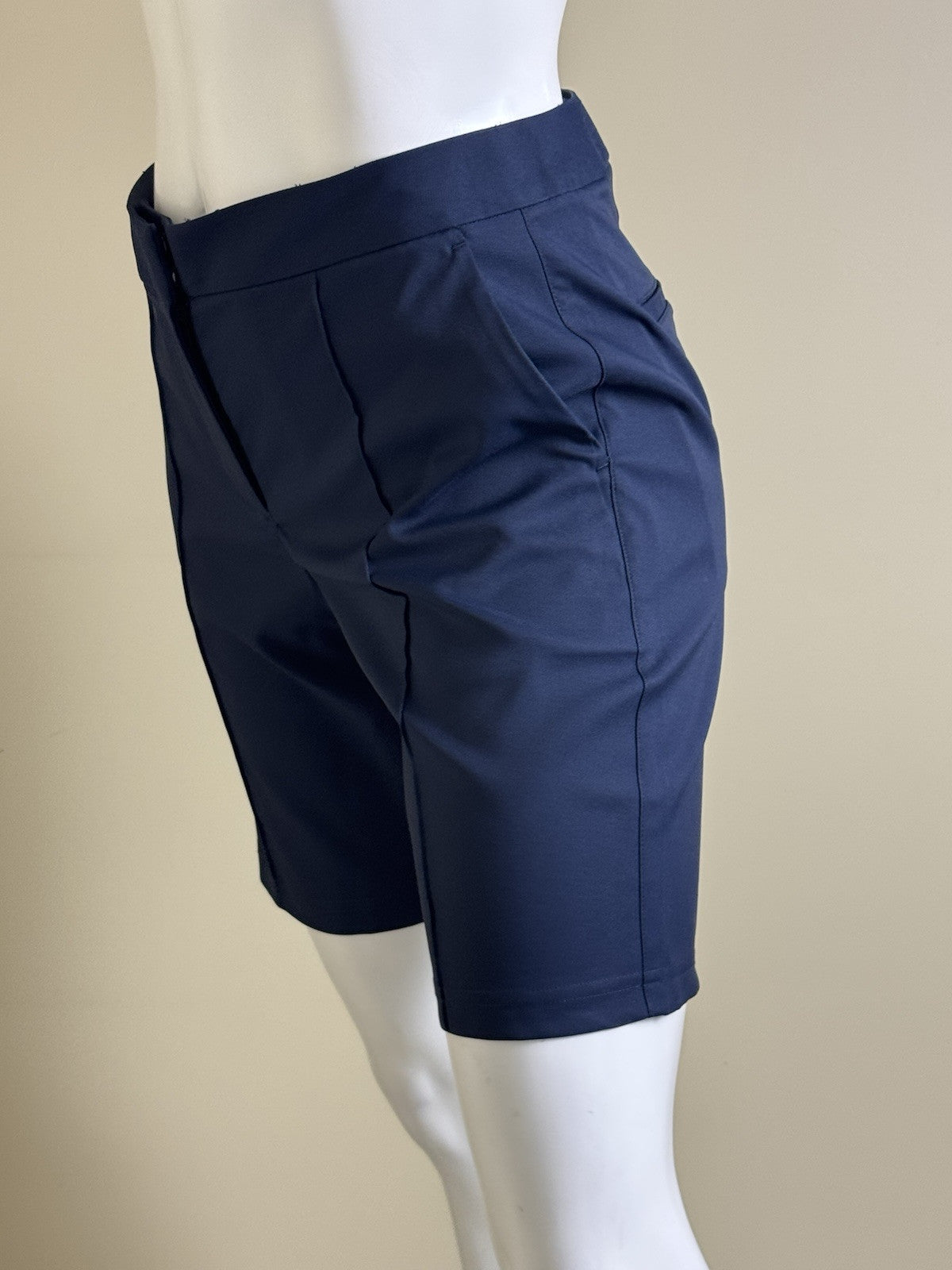 PUMA Women’s Golf Shorts Size S. (B.39)