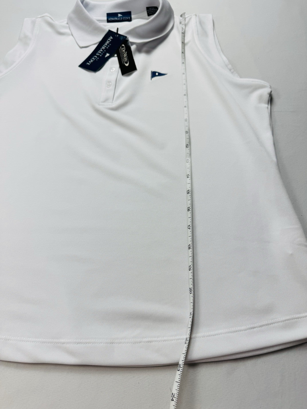 ADMIRALS COVE Women’s Golf White shirt Sz L. (B.39)