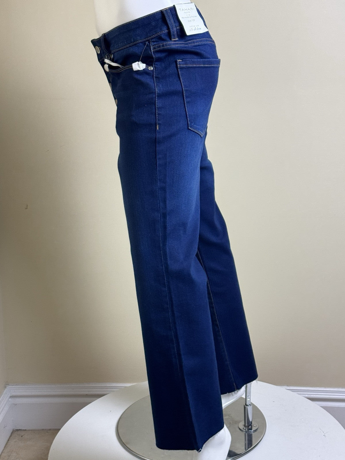 $98 Tahiti Women’s Dark Blue Jeans Sz 12P. (B.118)