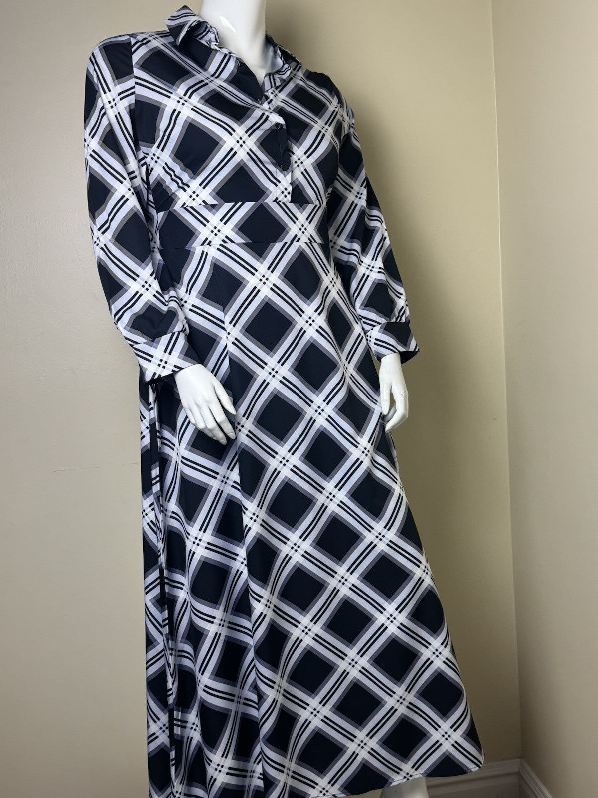 Women’s Plaid Long Sleeve Dress Size XL (B.70)