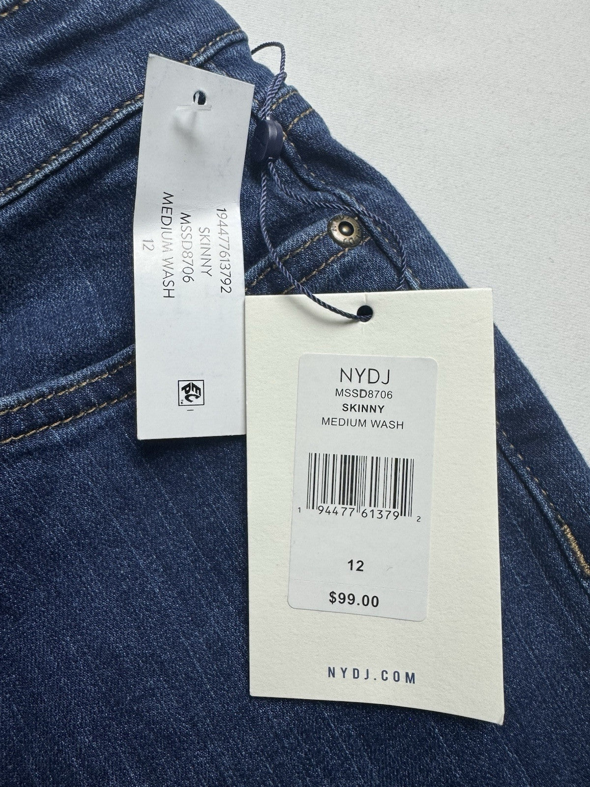 $99 NYDJ Jeans Womens Slim Stretch Jeans Sz 12. (B.124)