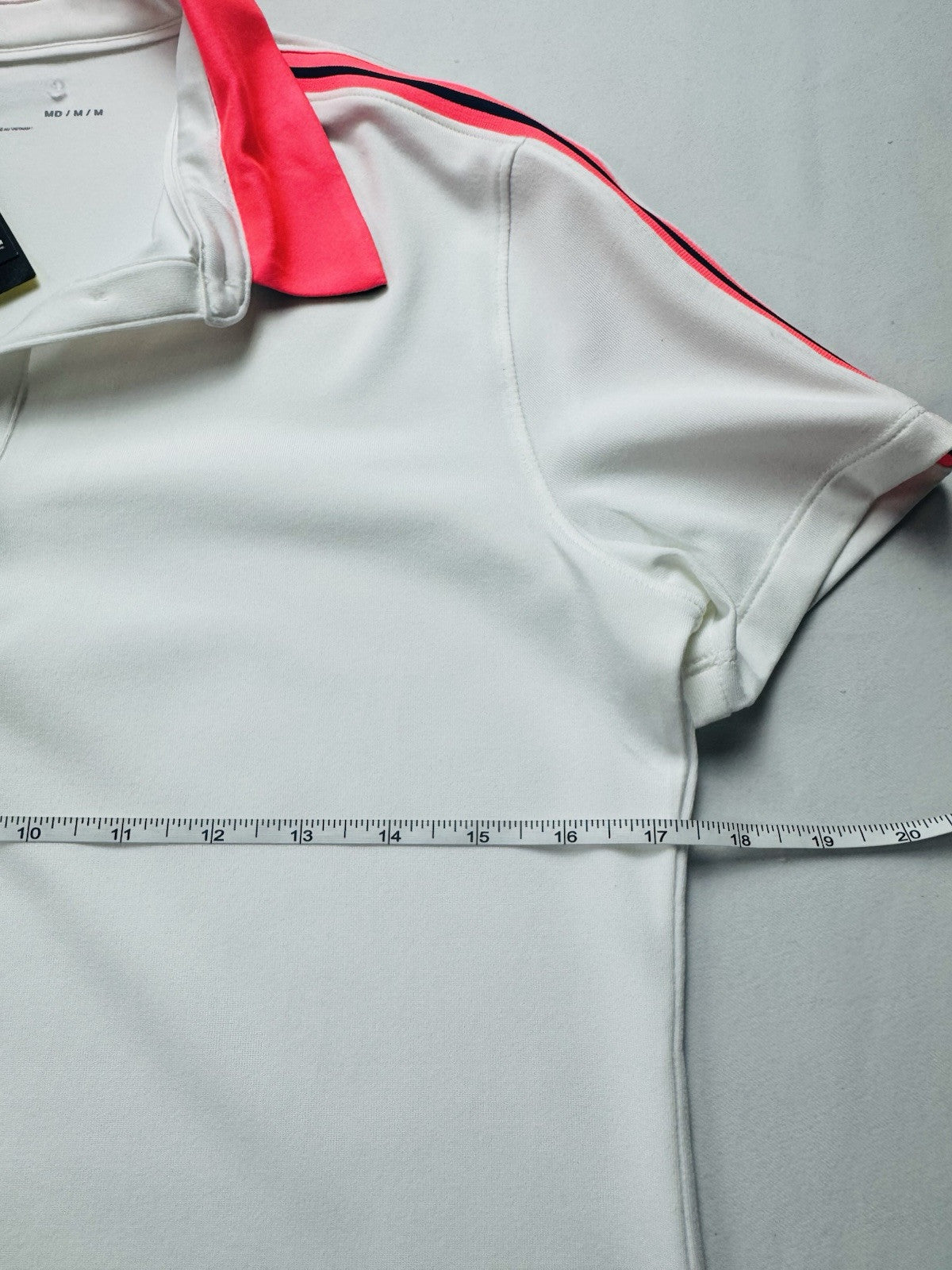 Under Armour Women's Golf Tennis Shirt Sz M. (B.33)
