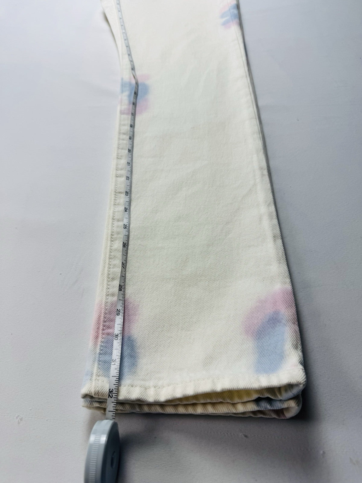 $69 Levis 501 Jeans Women’s Sz 27x32 Ivory Tye Die Jeans. (B.138)