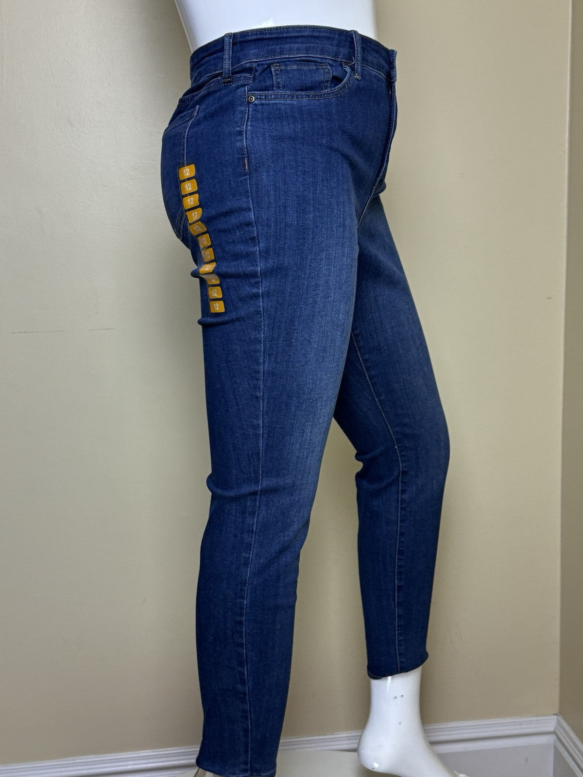 $99 NYDJ Jeans Womens Slim Stretch Jeans Sz 12. (B.124)