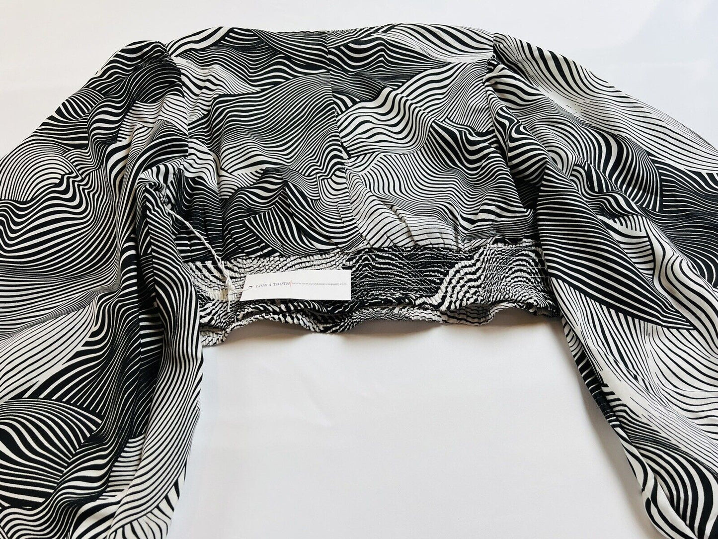 Live 4 Thrust Ballon sleeve crop top Blouse Size 1X Black White Print