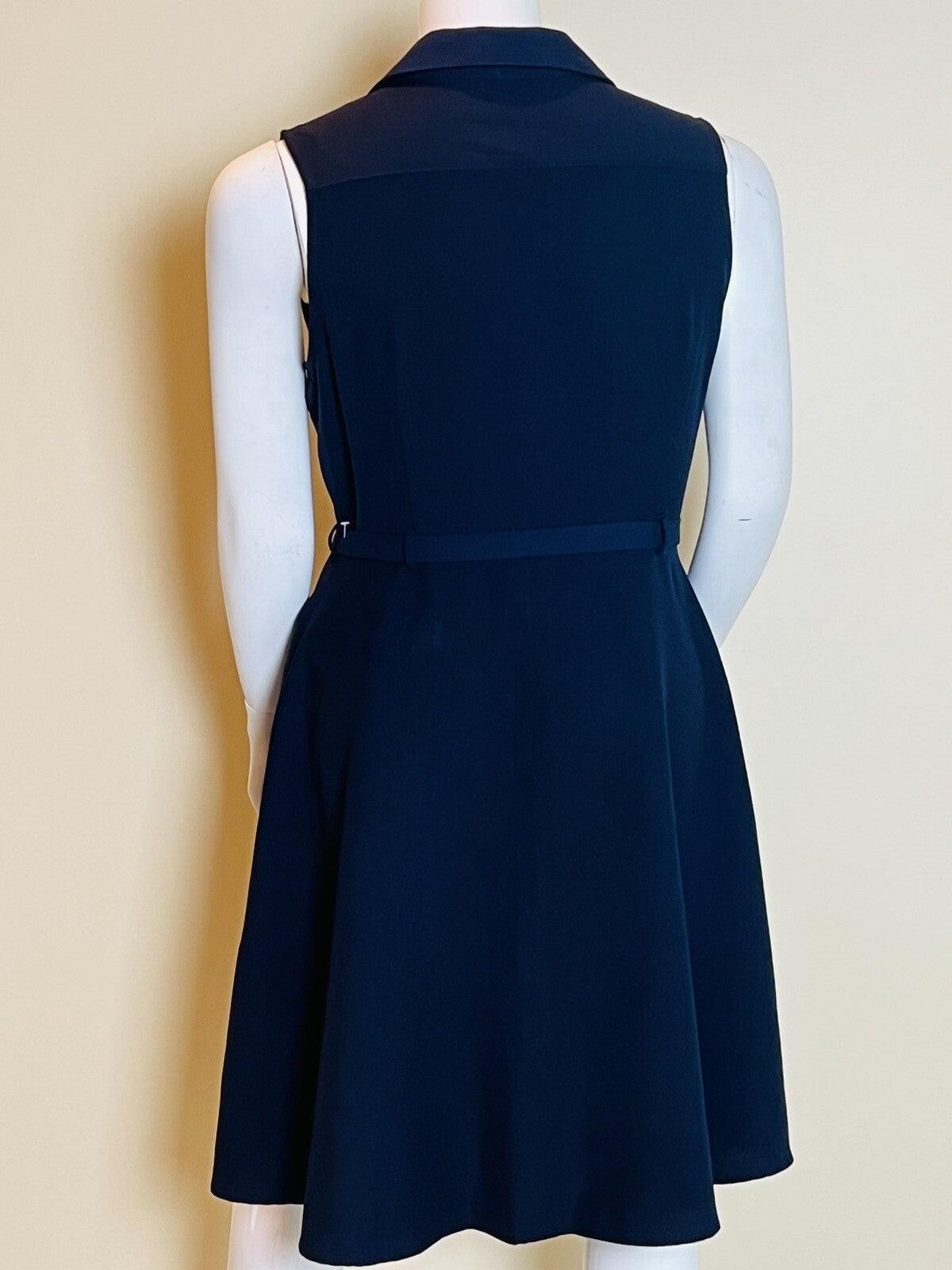 $89 Sharagano Women’s Size 16W Sleeveless Dress        (B.02)