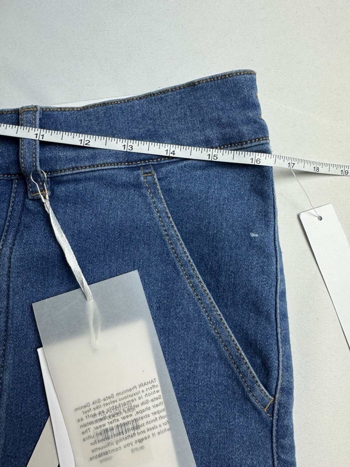 $78 Tahari Woman’s Comfort Luxe Denim Mid-Rise Bermuda Short  Sz 12  (B.155)