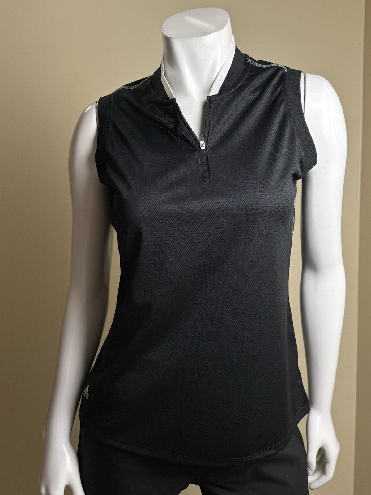$65 Adidas Women’s Golf Shirt Sz M    (B.184)