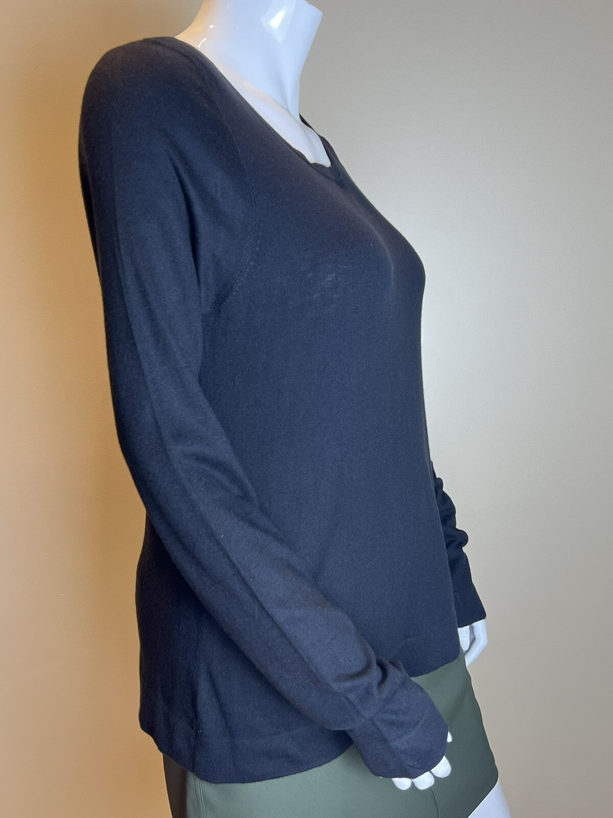 Jofit Women's Long-Sleeve Sweatshirt Sz L Black.      (50)