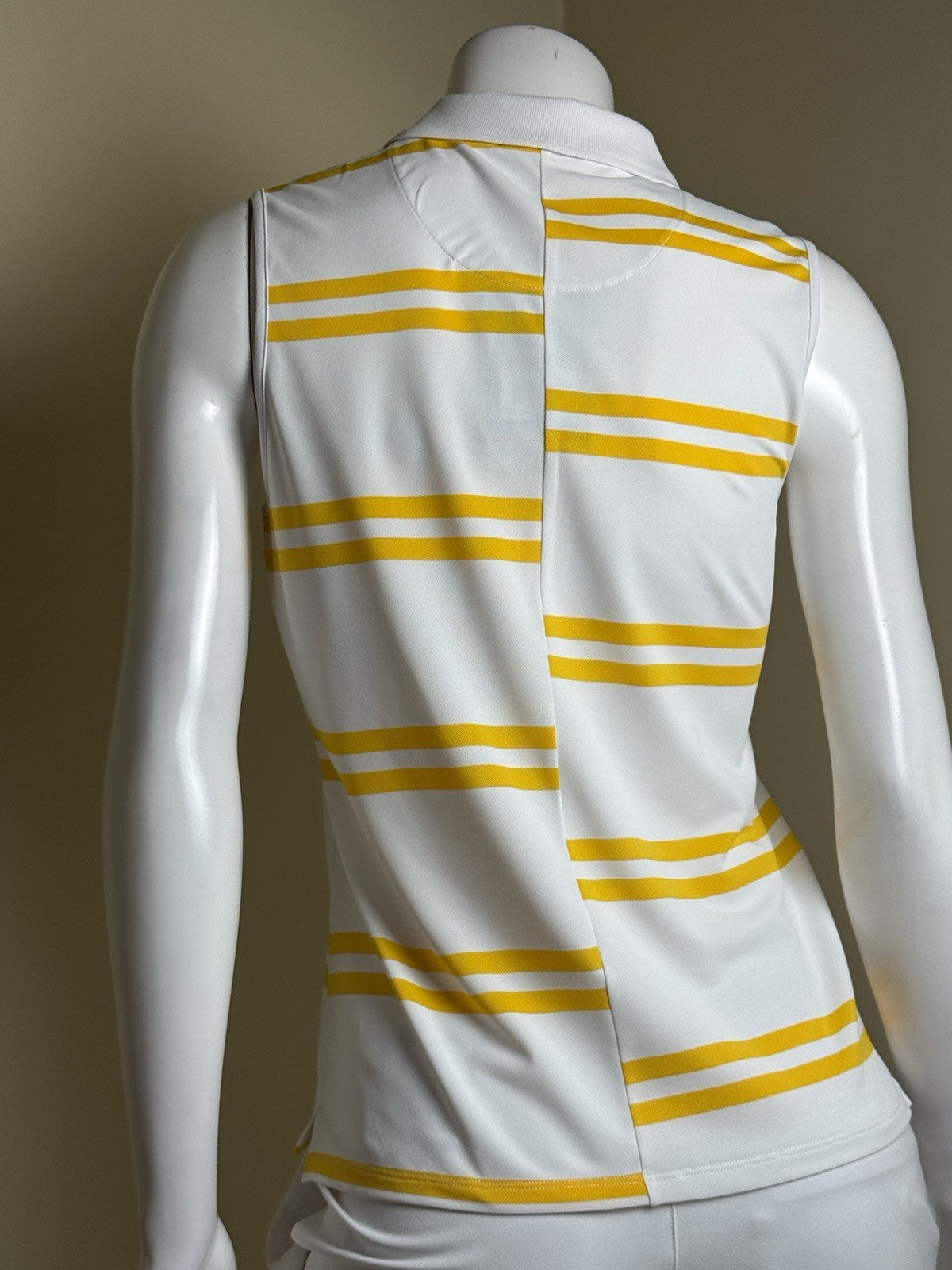 G/FORE Women’s Golf shirt Sz M   (B.170)