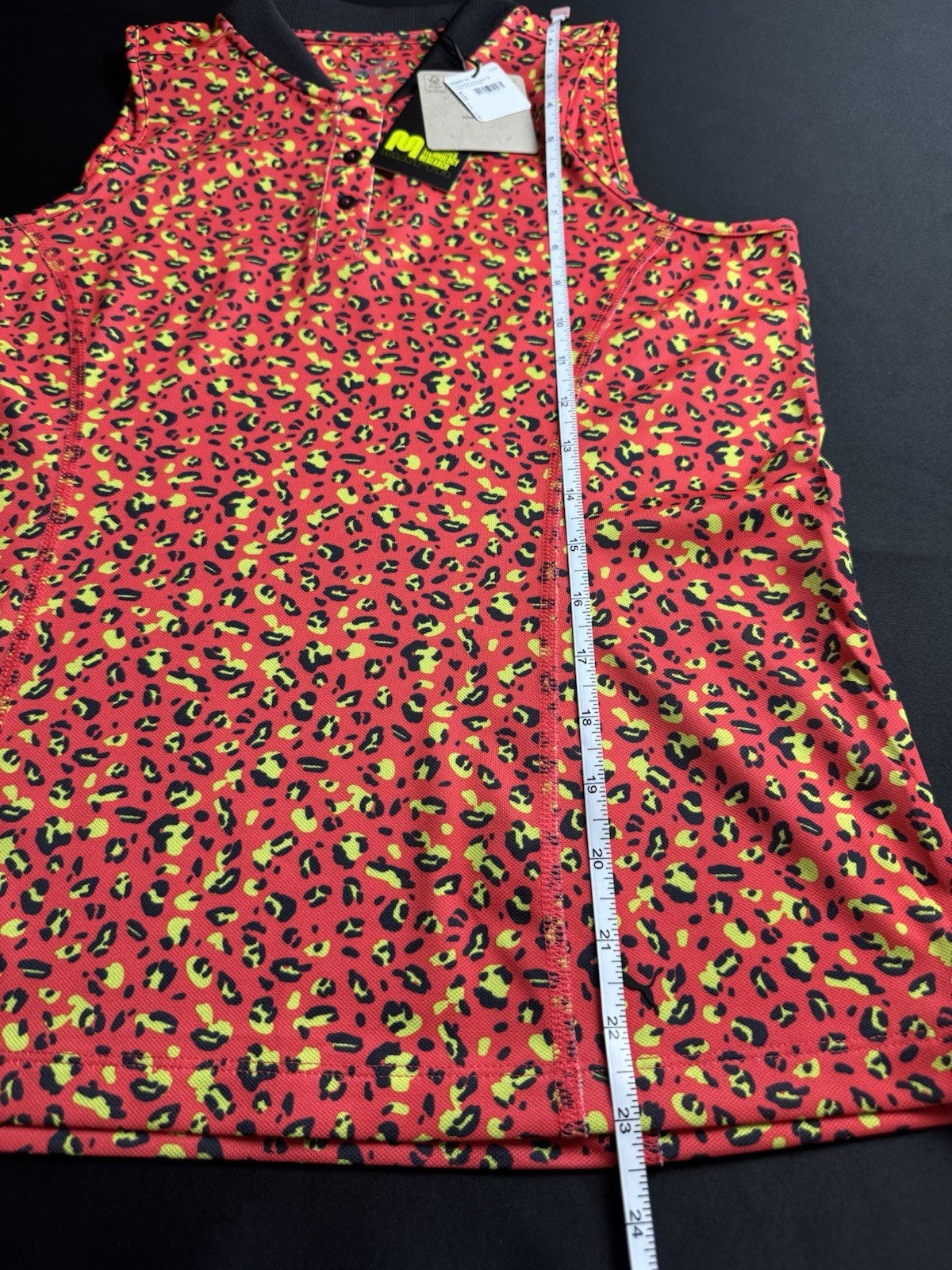 Puma Women’s Golf Shirt Sz S.   (B.162)