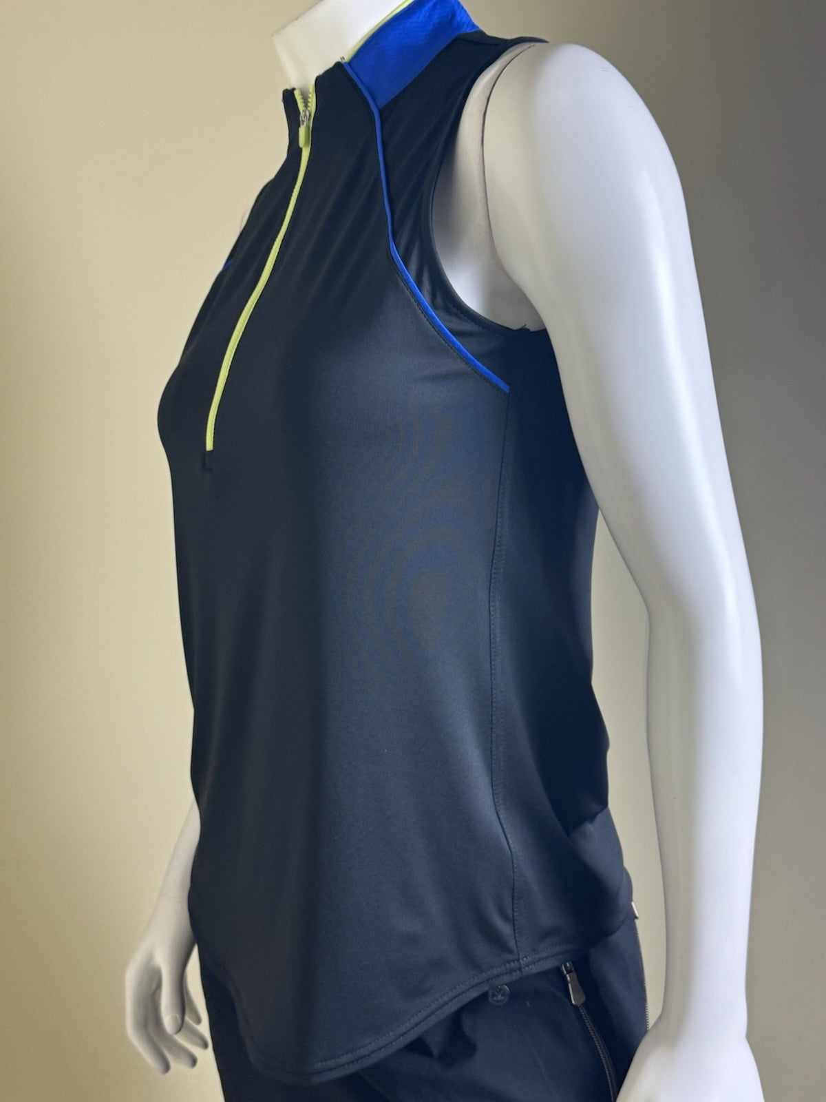 JOFIT Women’s Golf Shirt Size S      (B.160)