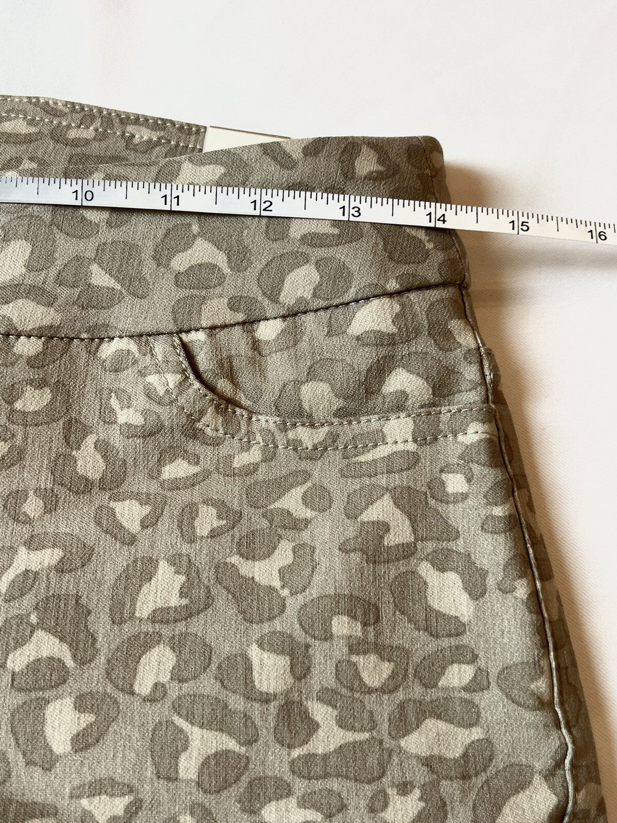 Slim Sation Women’s Pull on Pants Size 2 Stretch Leopard (10)