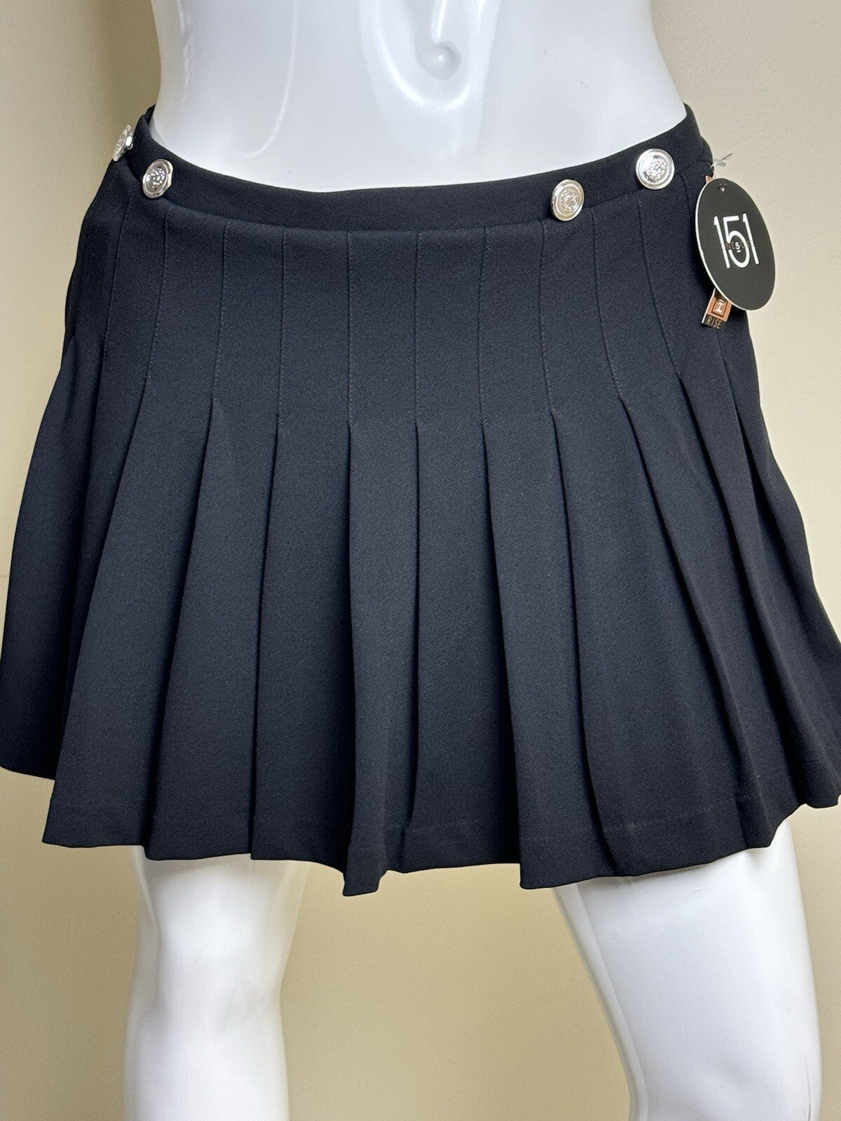 One 5 One Women Black Ruffled Skirt Sz XL. (B.91)