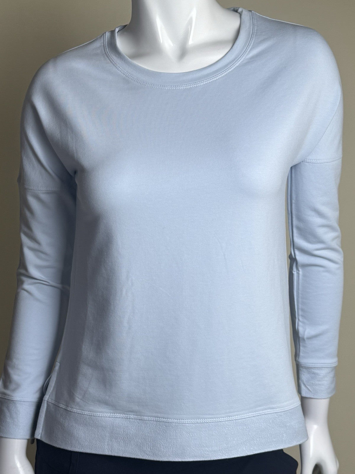 $78 TASC Performance Women’s Golf Sweatshirt Sz XS.    (B.091)