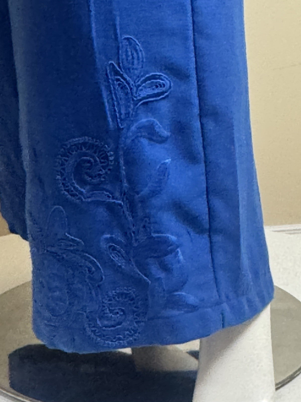 $89 Adrianna Papell Women's Embroidered Trousers Pants Sz L.      (B.182)