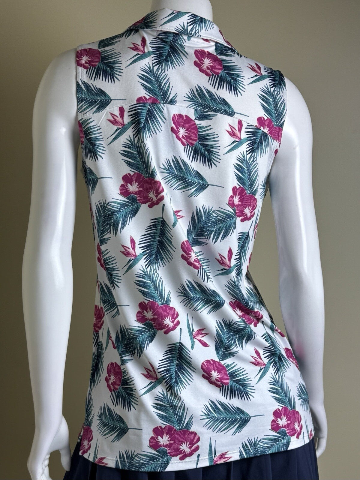 Puma Women’s Golf Shirt Sleeveless Sz M.  (B.140)