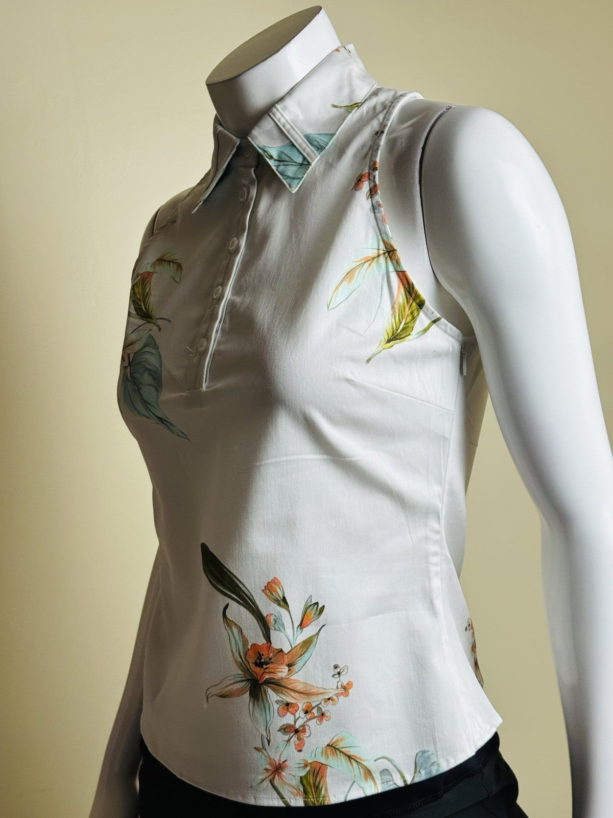 $130 Kilo Tango Women’s Golf Polo Shirt Ivory Floral Sleeveless Sz M   (B.180)