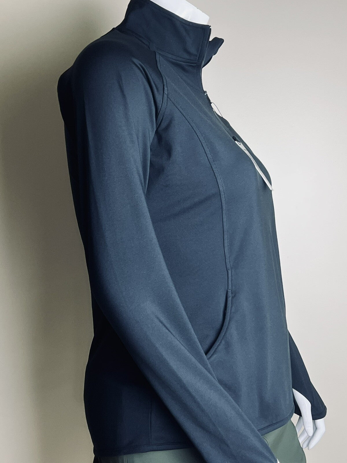 Est. 1967 Women's Long-Sleeve Sweatshirt Sz L Black. (50)