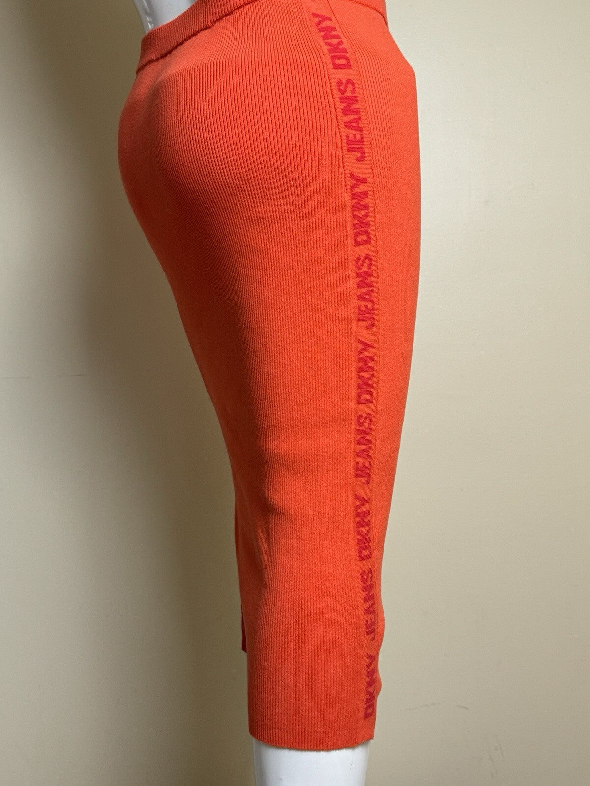 $79 DKNY Women's Rib-Knit Long Skirt Sz L. (B.94)