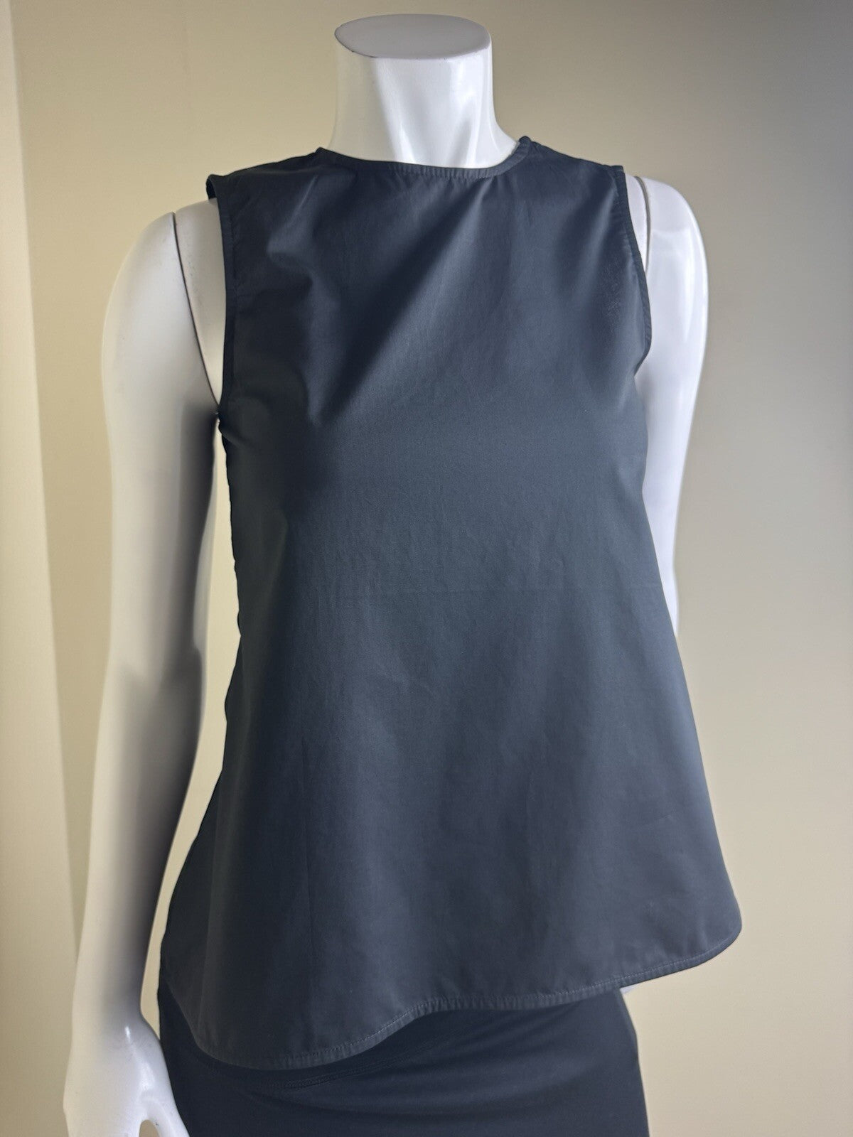 STUDIO Badgley Mischka Women’s Top Black Sleeveless Sz 2. (B.143)