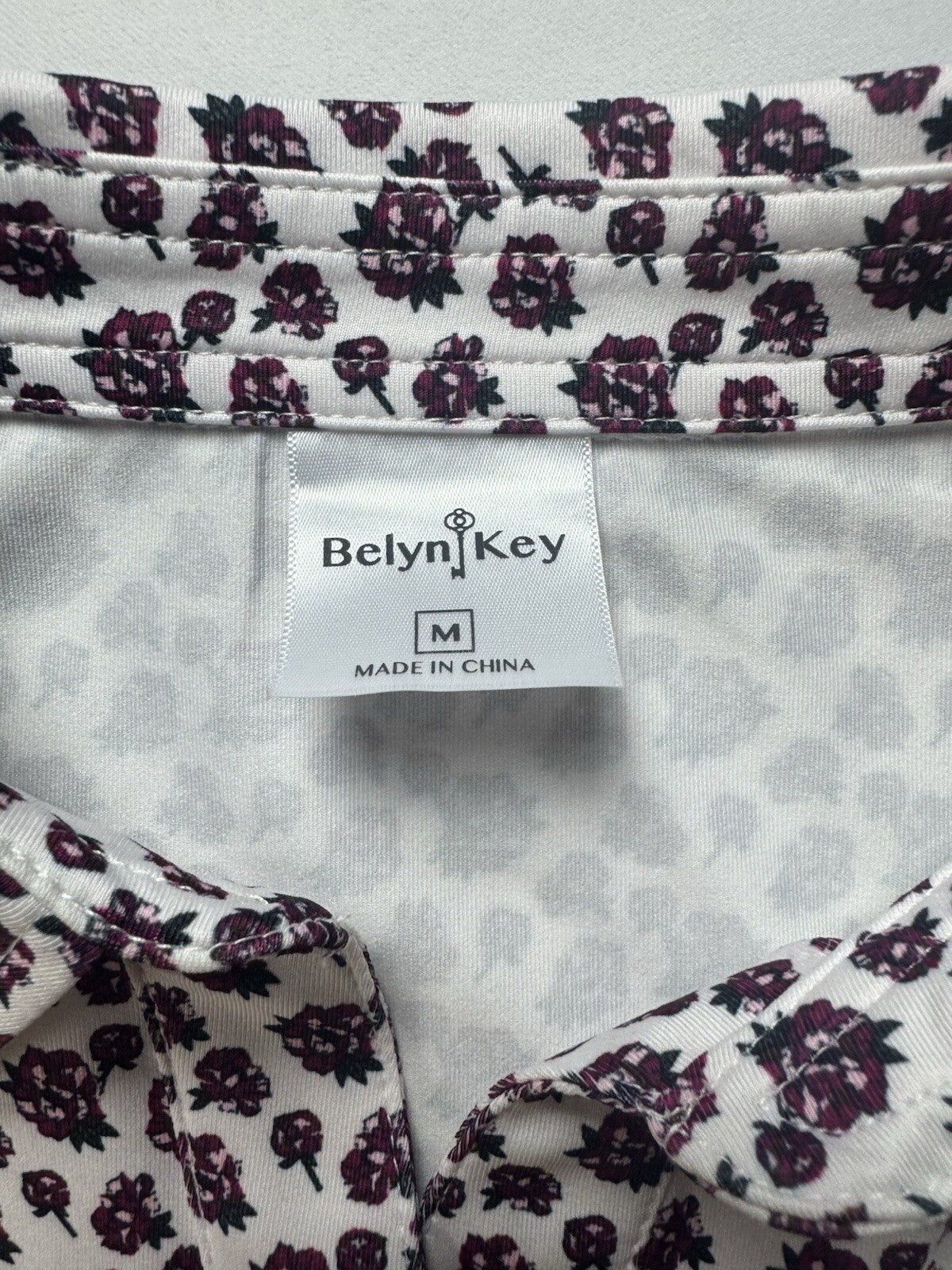 BELYN KEY Women’s Sleeveless Golf Shirt Sz M.    (B.134)