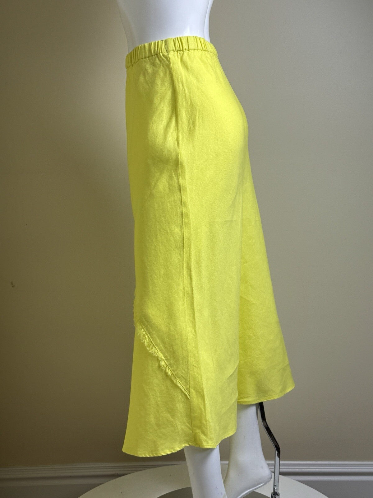 $109 DKNY Women's Neon Skirt Sz XS.  (B.142)