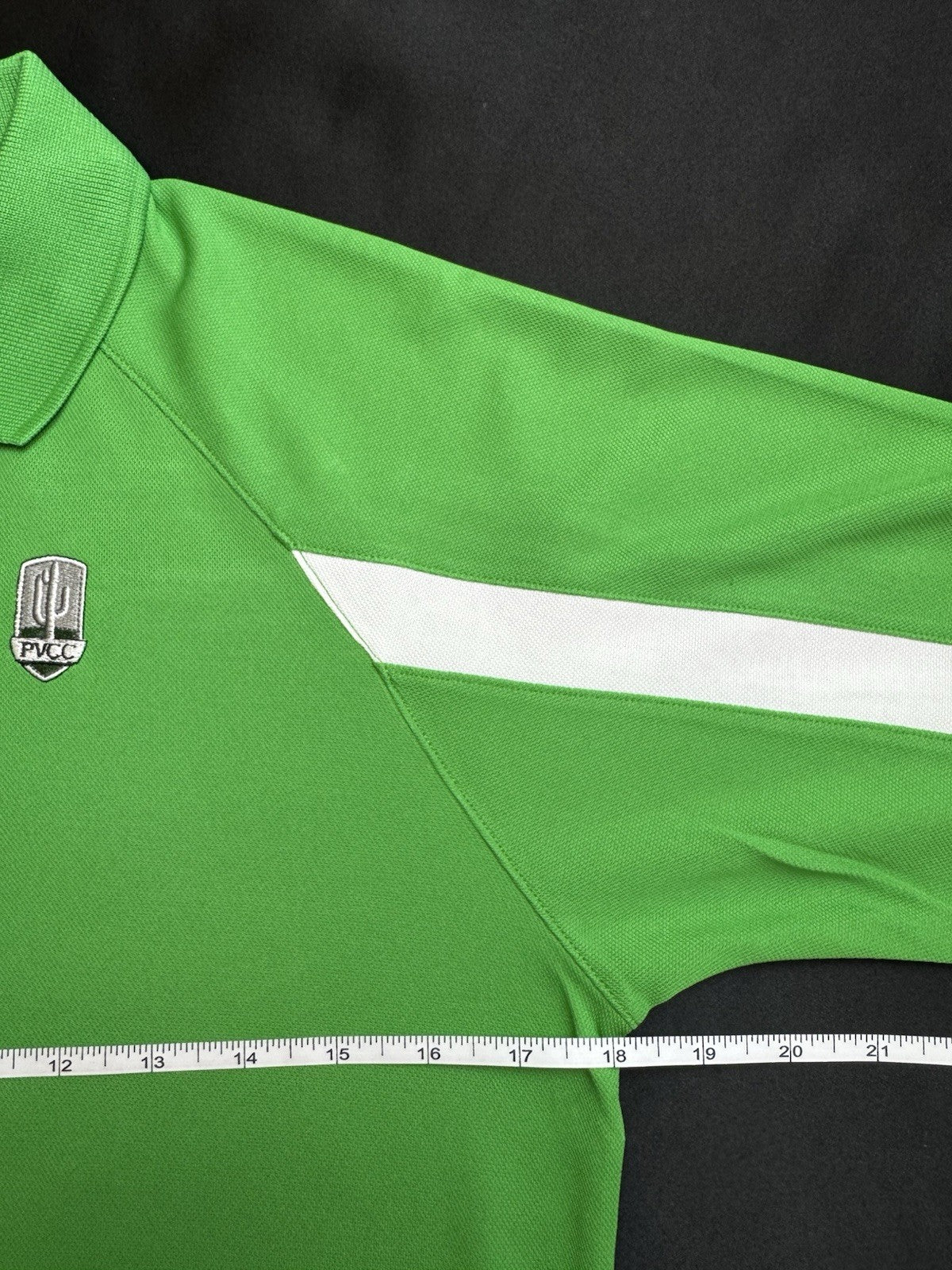 Under Armour Women's Golf Tennis Shirt Sz L.    (B.165)