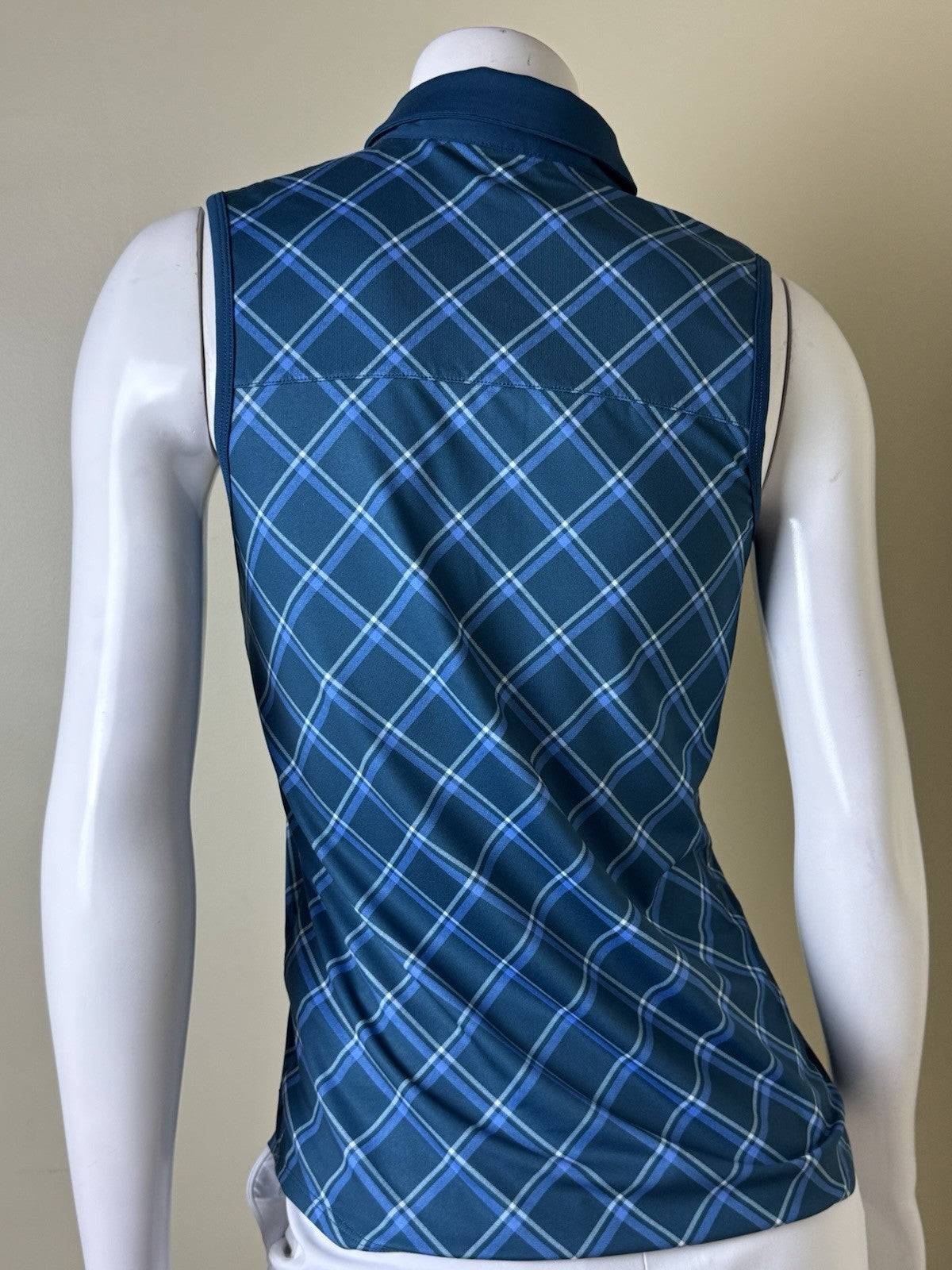 Puma Women’s Golf Shirt Sz S.   (B.162)